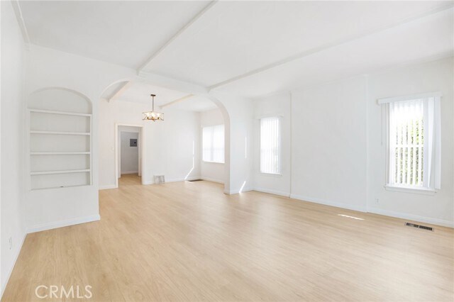 Foto del edificio - 713 E Chevy Chase Dr