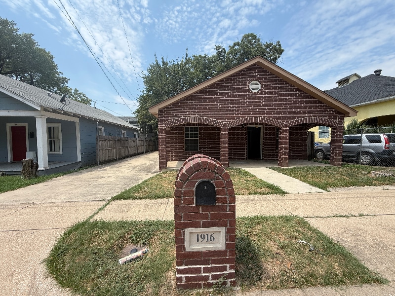 Primary Photo - 1916 Grainger St