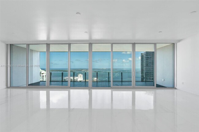Foto del edificio - 300 Biscayne Blvd Way