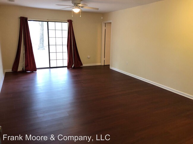 Building Photo - 1028 Ash St Ext