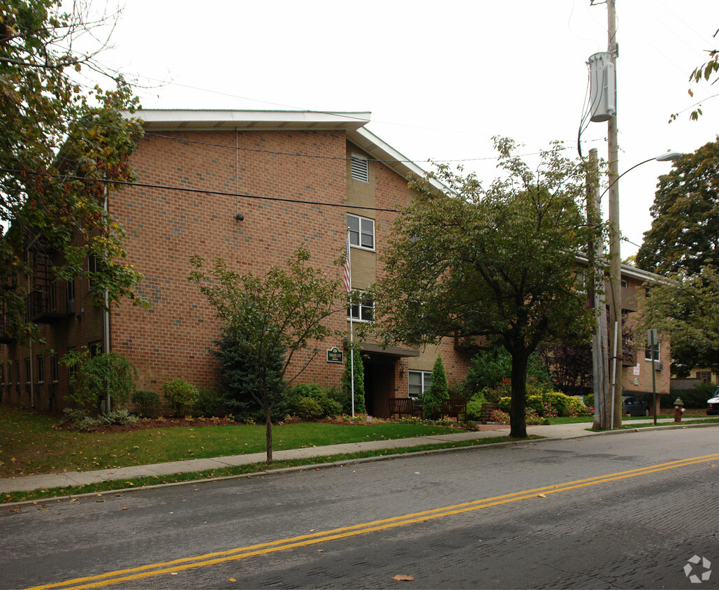 Building Photo - CHESTNUT HILL