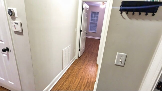 Foto del edificio - 2 Bedroom 2 Bath Townhome in Charlotte