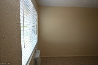 Building Photo - 3021 E Carey Ave