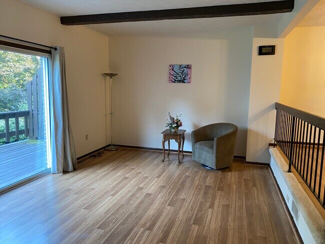 Foto del edificio - 1615 Harewood Sq