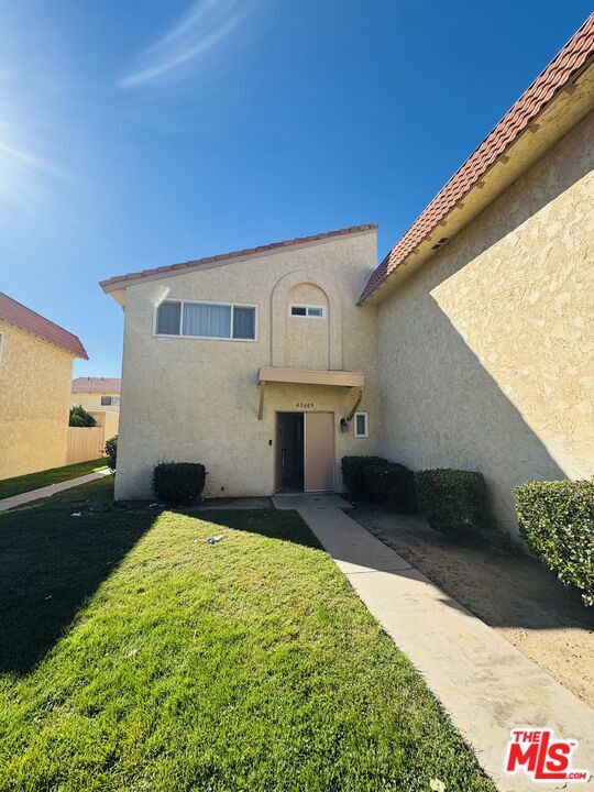 Foto del edificio - 43609 Stanridge Ave