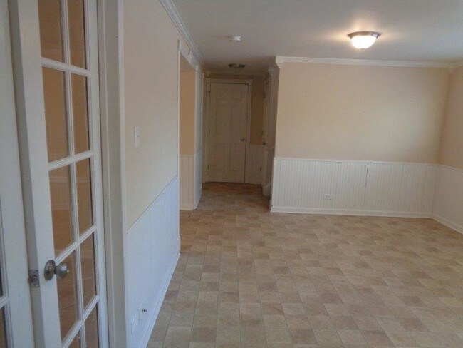Building Photo - 313 N Park Dr