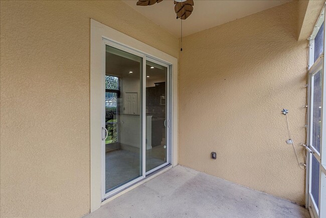 Building Photo - Gorgeous Light & Bright 3 Bedroom 2.5 Bath Townhome with Garage!!