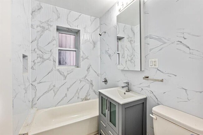 Foto del edificio - 959 E 14th St