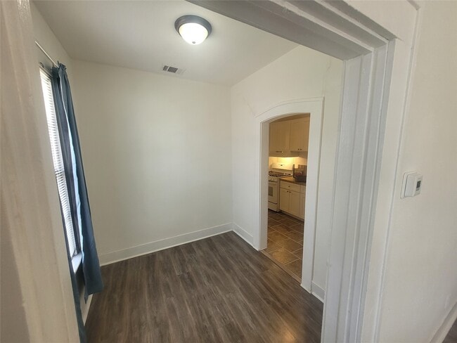 Building Photo - 1417 Lombardy St