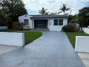 Building Photo - 4340 SW 15th St