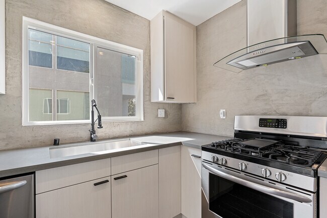 Foto del edificio - 938 N Croft Ave