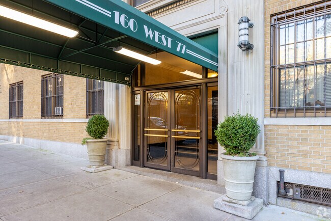 Entrance - 160 W 77th St