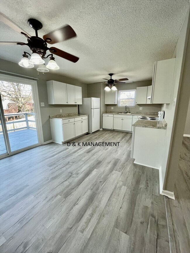 Building Photo - ***COMING SOON*** Beautiful 3 Bedroom, 2.5 Bath Home in the Cedar Bluff Area of Knoxville! Availa...