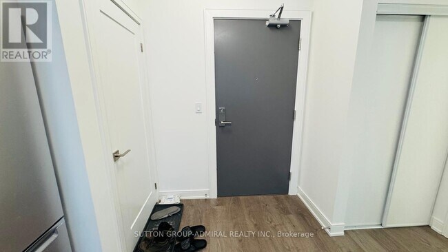 Building Photo - 705 Davis Dr