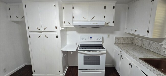 Foto del edificio - 2266 Young Rd
