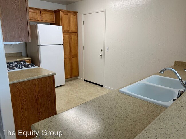 Building Photo - 1720-1720 Paseo Del Lago