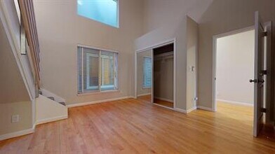 Building Photo - 2332 Taraval St