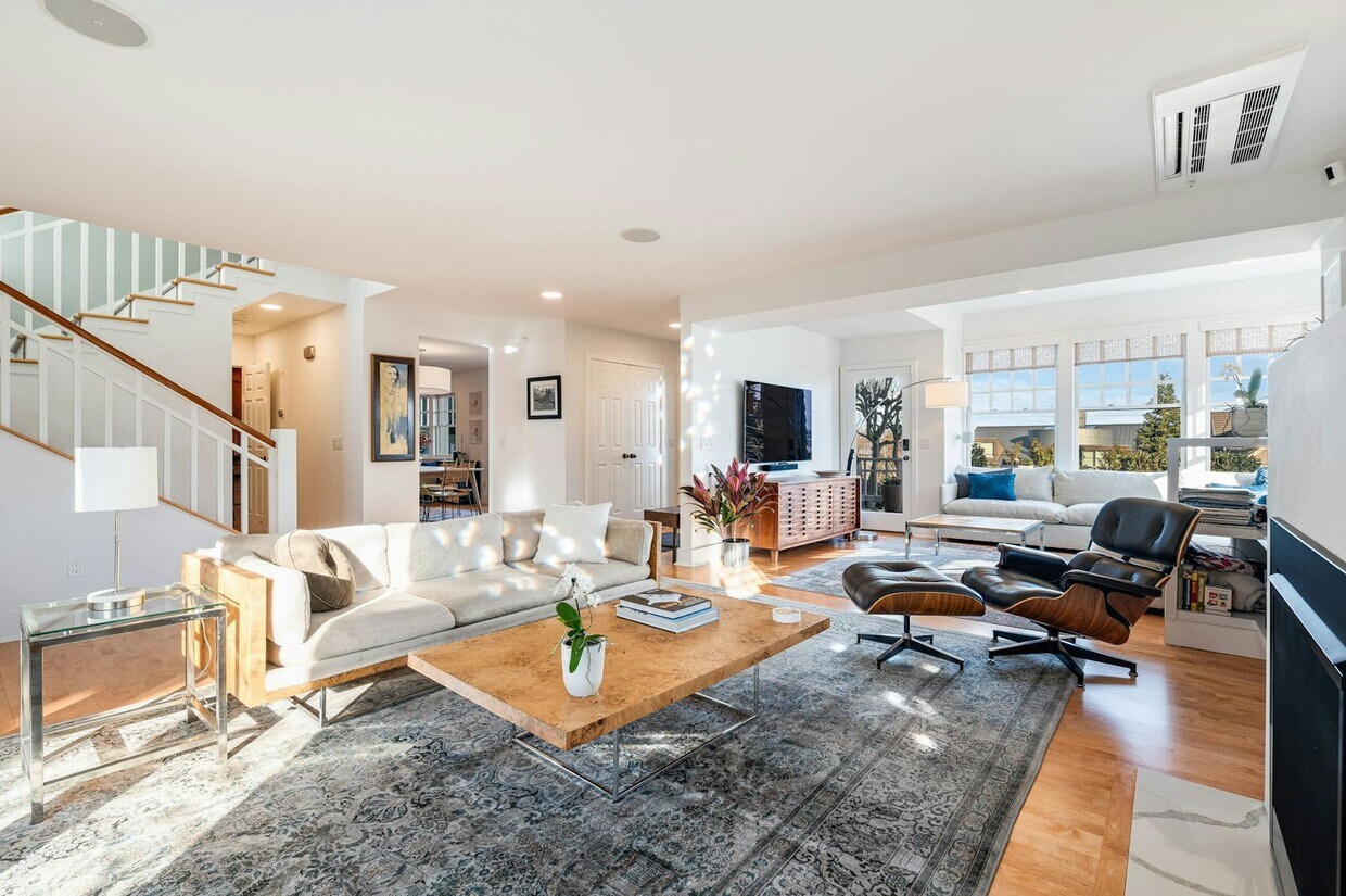 Foto principal - 903 Lakeside Ave S