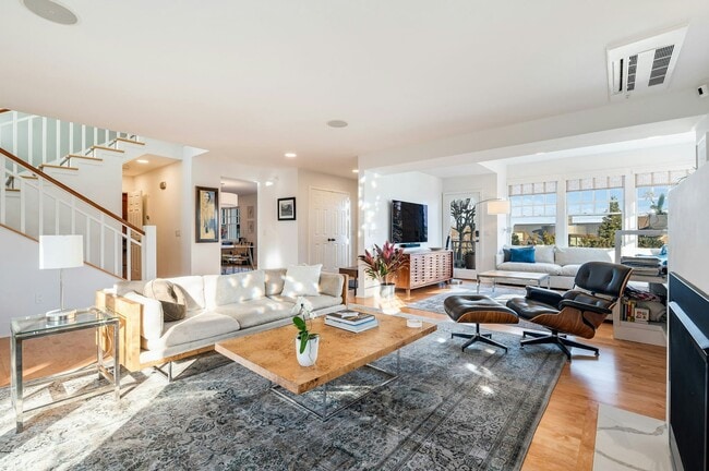 Foto del edificio - 903 Lakeside Ave S
