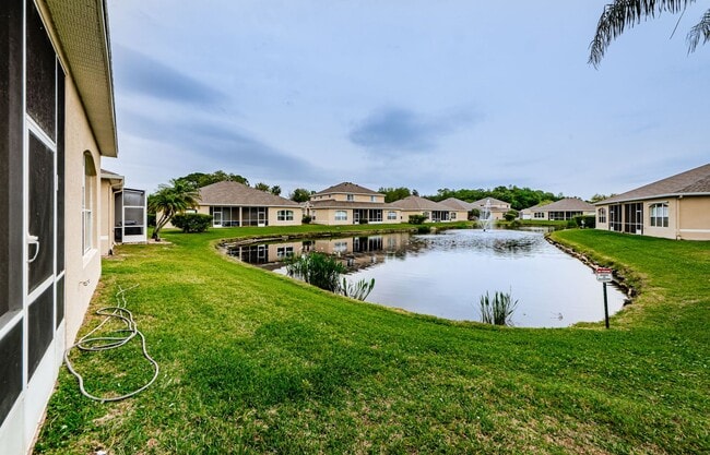 Building Photo - Beautiful 4 bedroom 3 bath townhome
