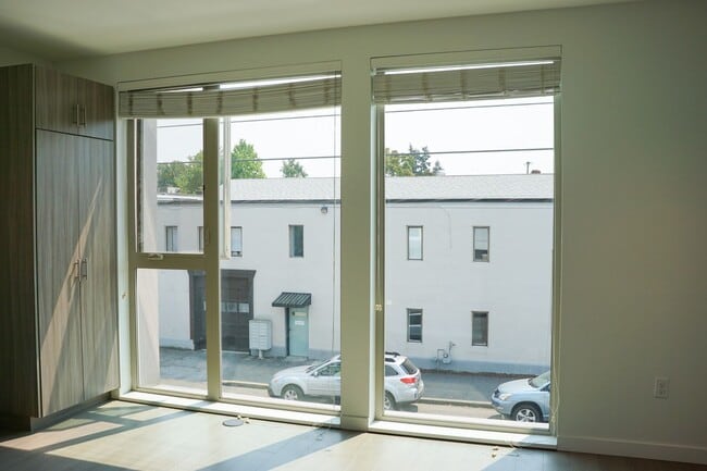 Building Photo - Sellwood: Modern Light & Bright Studio Rea...