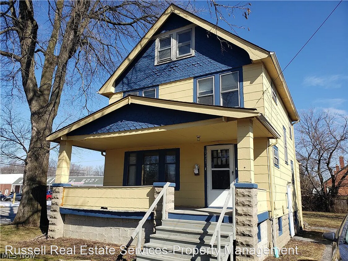 3 br, 1 bath House 17421 Broadway Ave House Rental in Maple Heights
