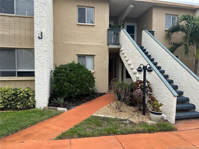 Foto del edificio - 1350 NE 14th Ct
