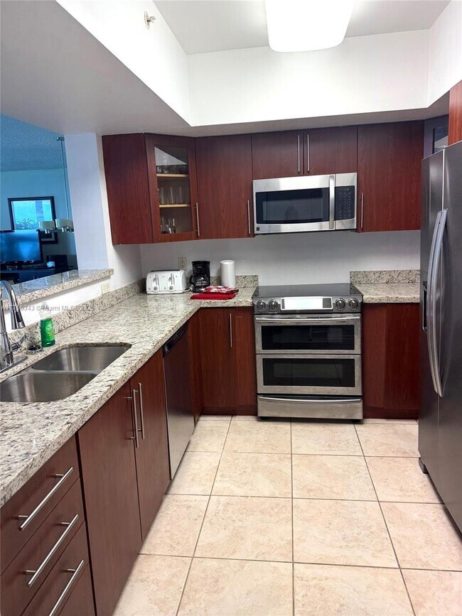 Foto del edificio - 17375 Collins Ave