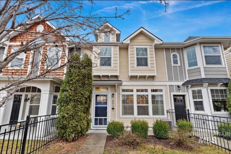 Foto principal - 4372 N Five Mile Rd