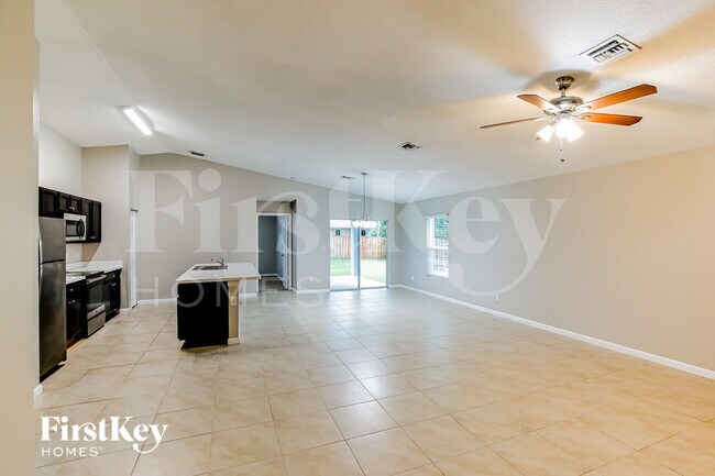 Foto del edificio - 931 SE Thornhill Dr