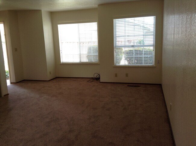 Building Photo - 1041 Cherry Ct