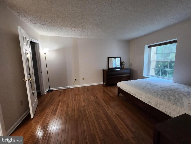 Building Photo - 1109 Deer Run