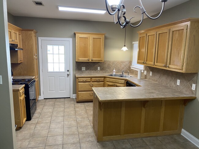 Kitchen - 9438 Hidden Trail Dr