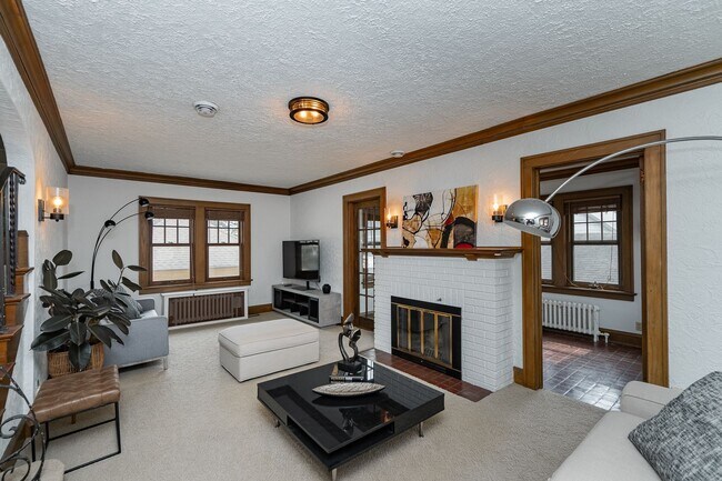Building Photo - 3 Bed, 1.5 Bath Home for Rent – Historic S...