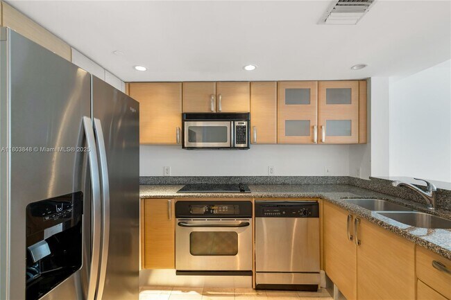 Building Photo - 2101 Brickell Ave