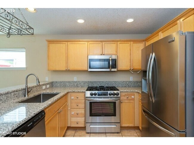 Foto del edificio - 3Bd/2.5Ba in a Well-Liked Bethany Neighborhood ~ Washer/Dryer Included with 2 Car Garage and Fenc...