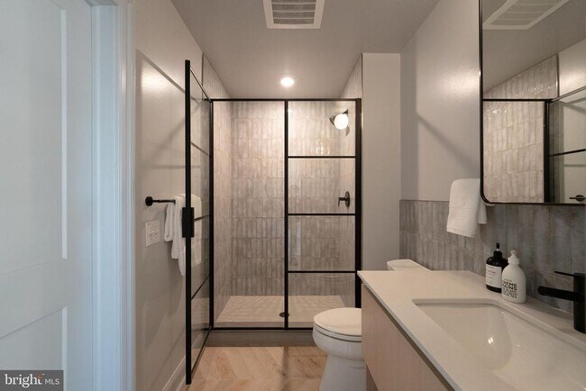 Foto del edificio - 1325 N Beach St