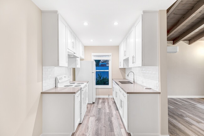 Building Photo - 3831 Beethoven St