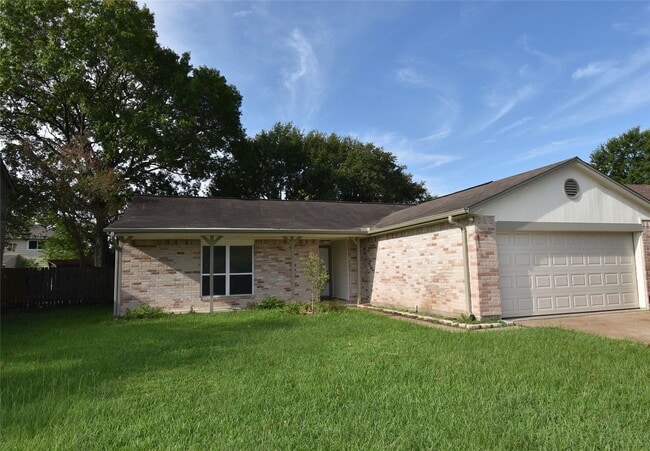 Building Photo - 18007 Forest Cedars Dr