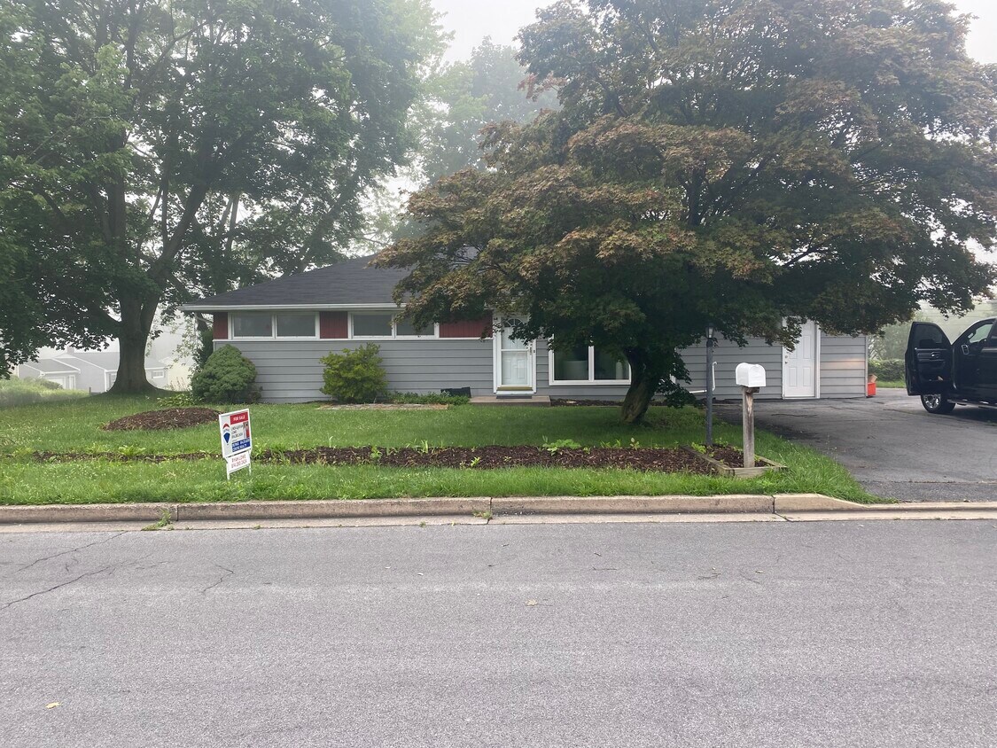 Primary Photo - 1473 Linn St