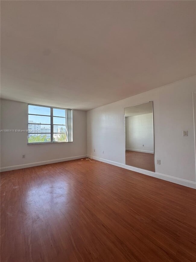 Foto del edificio - 1080 94th St