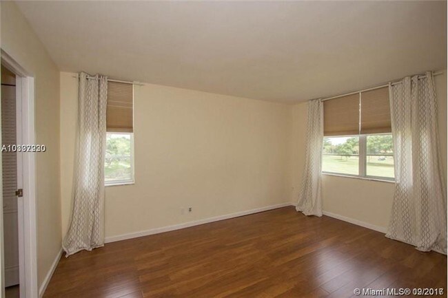 Building Photo - 250 Jacaranda Dr