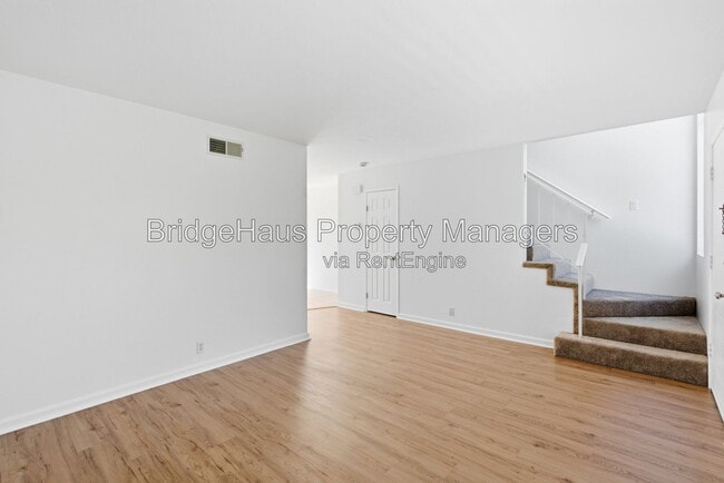 Building Photo - 3550 Sandpiper Pl
