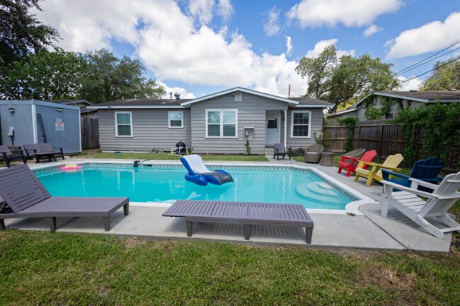 Foto del edificio - 1325 Ray Dr