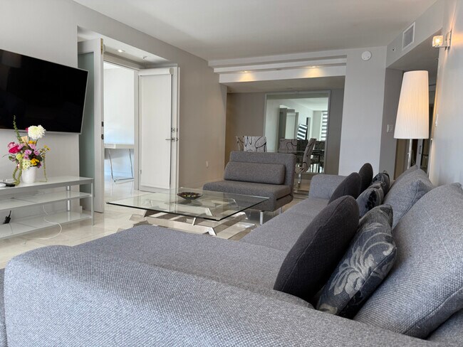 Building Photo - 2333 Brickell Ave