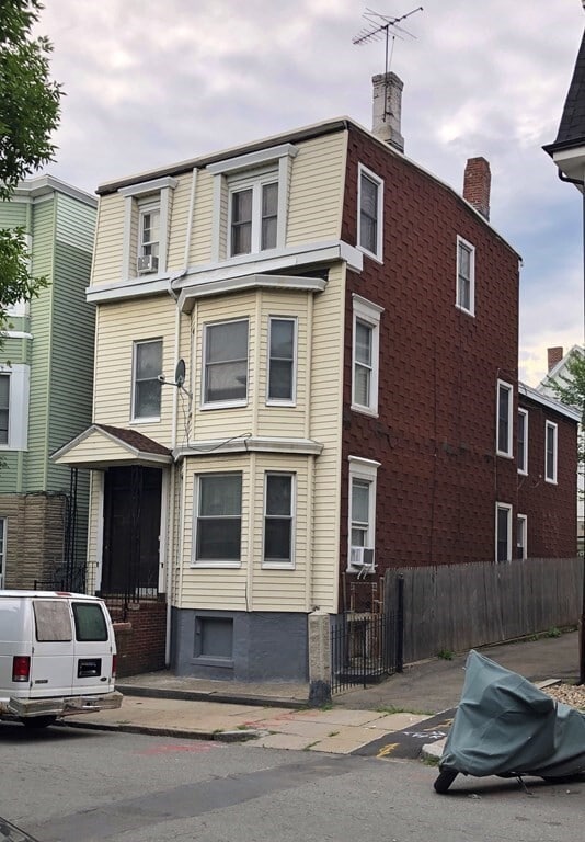 Building Photo - 212 Lexington St