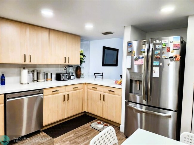 Foto del edificio - 575 NW 98th Ave