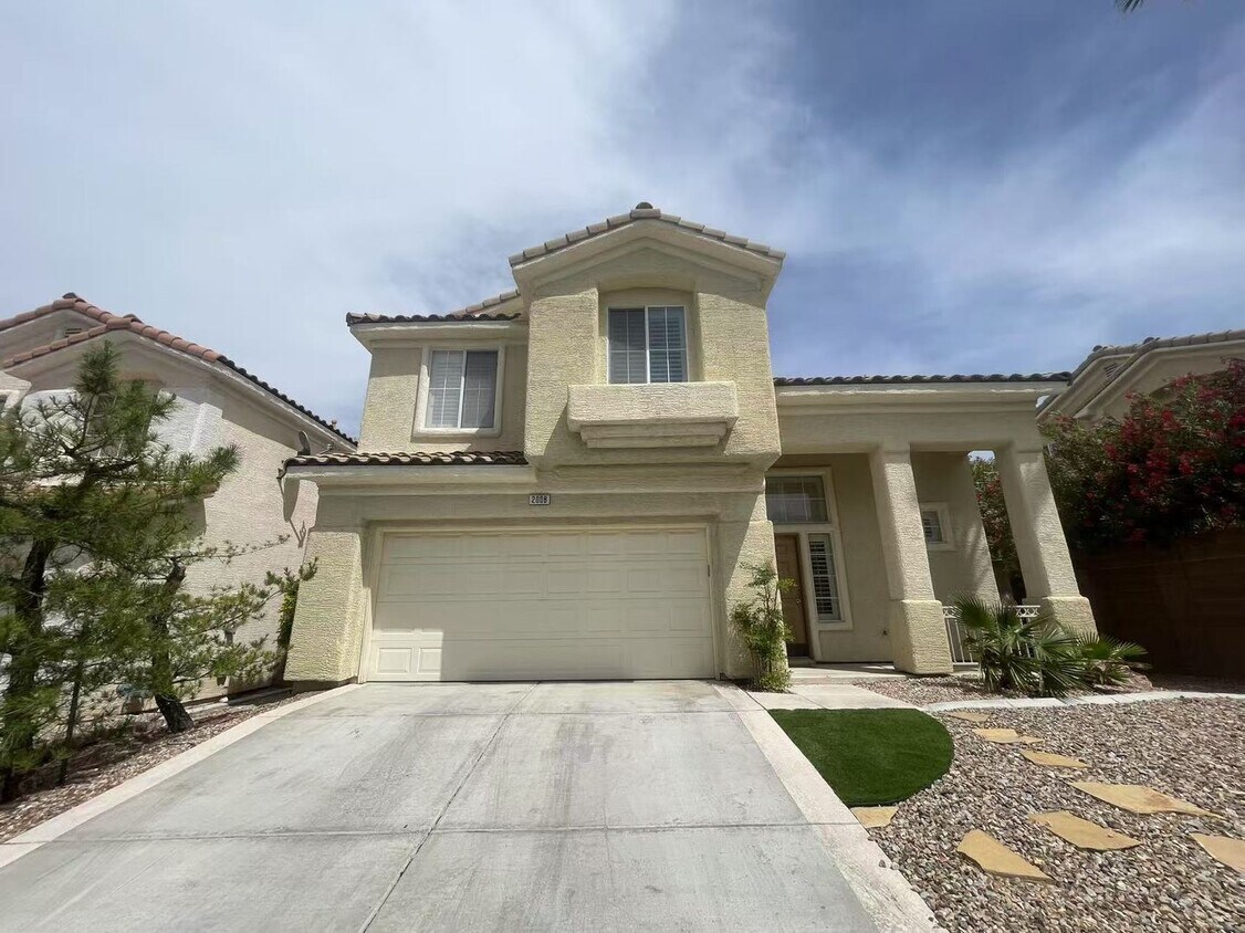 Foto principal - Nice two-story single-family property has ...
