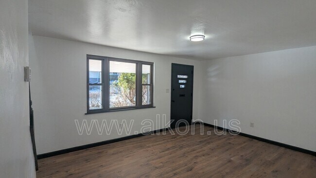 Foto del edificio - 11225 Azalea Dr