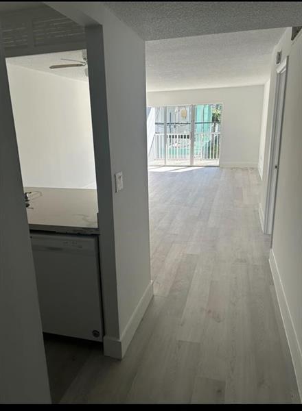 Foto del edificio - 6855 Abbott Ave